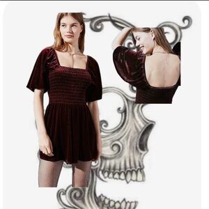 💋Urban outfitters💋Velvet Cute Romper! Medium❤️🌹